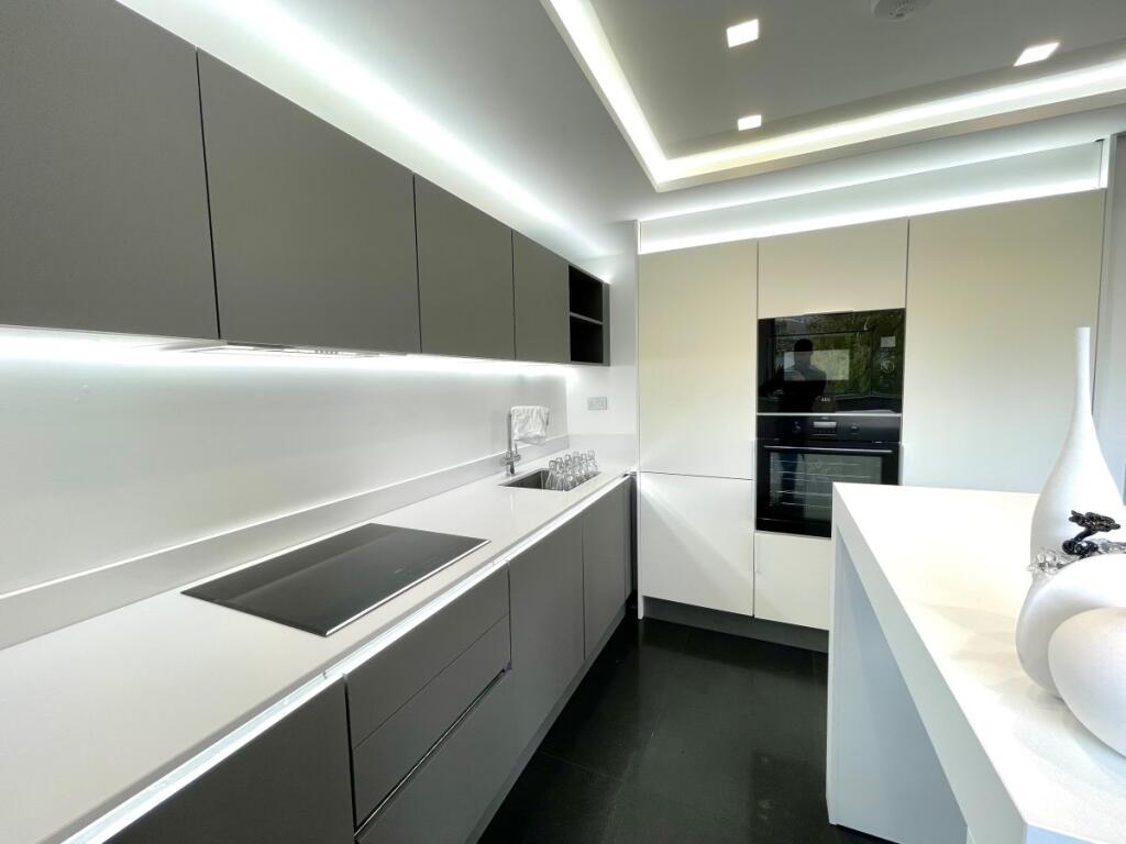 1 bed 1st Floor Flat for rent in Camden Town. From Peter Michael Estates