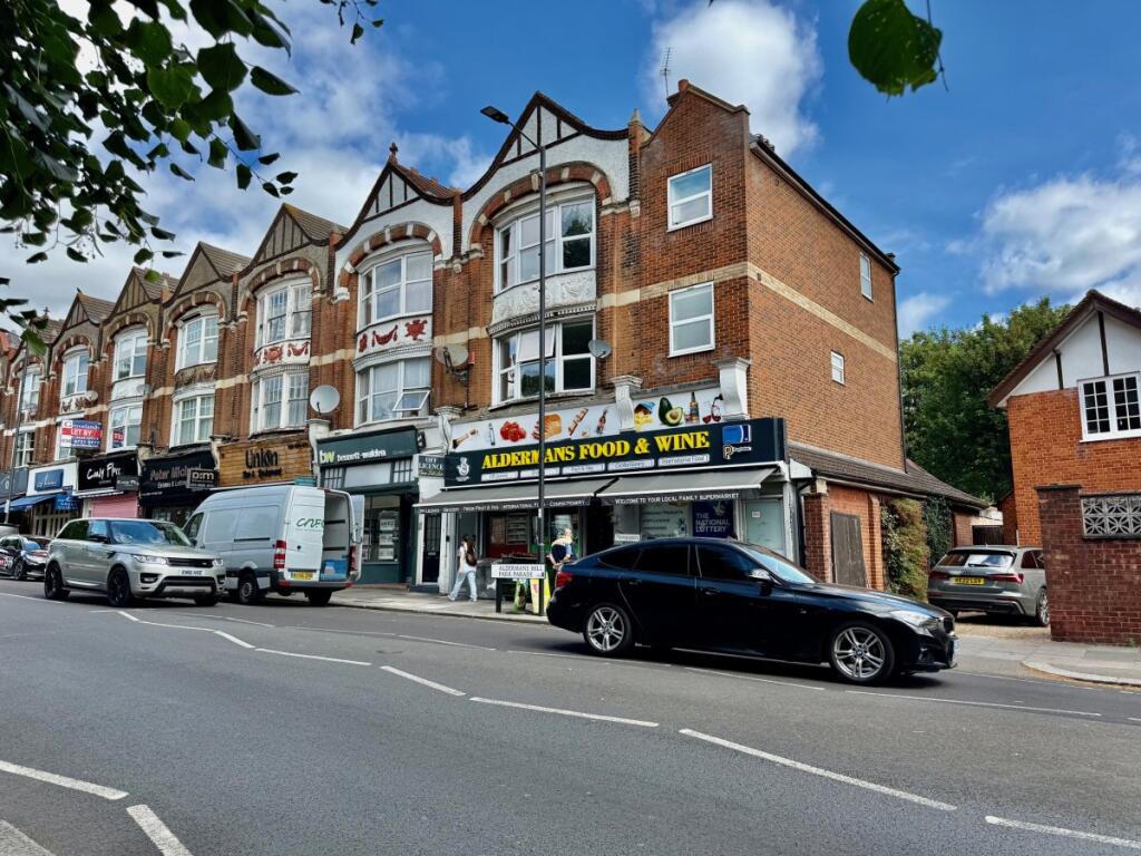 2 bed 1st Floor Flat for rent in Southgate. From Peter Michael Estates