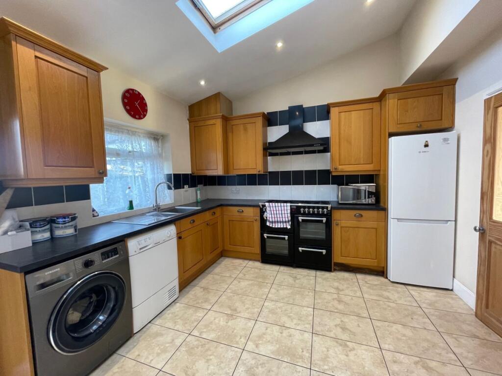 5 bed Detached for rent in Tottenham. From Peter Michael Estates 5 bed Detached for rent in Tottenham. From Peter Michael Estates