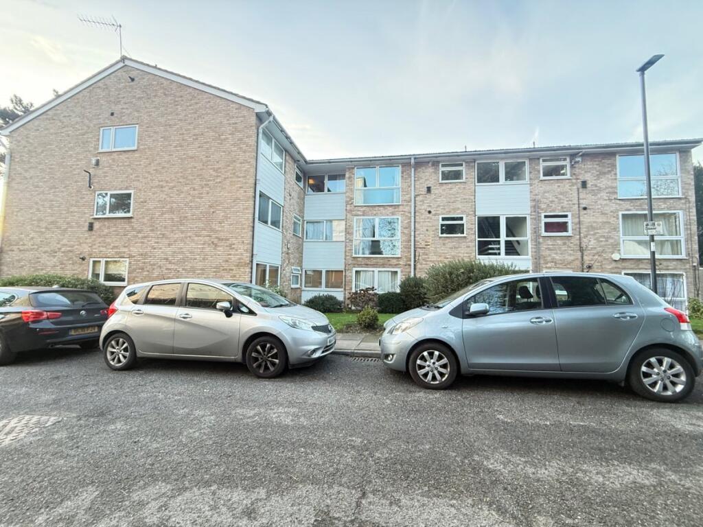 1 bed 1st Floor Flat for rent in London. From Peter Michael Estates 1 bed 1st Floor Flat for rent in London. From Peter Michael Estates