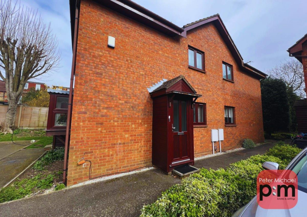 1 bed Detached for rent in Wood Green. From Peter Michael Estates