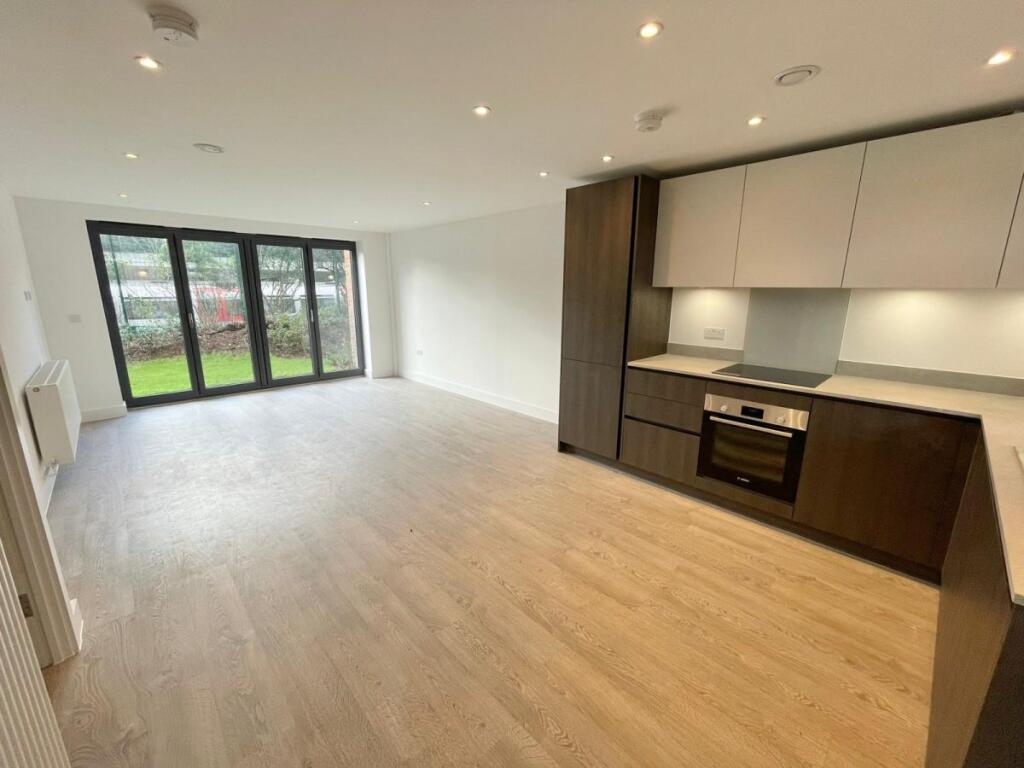 2 bed 1st Floor Flat for rent in Southgate. From Peter Michael Estates