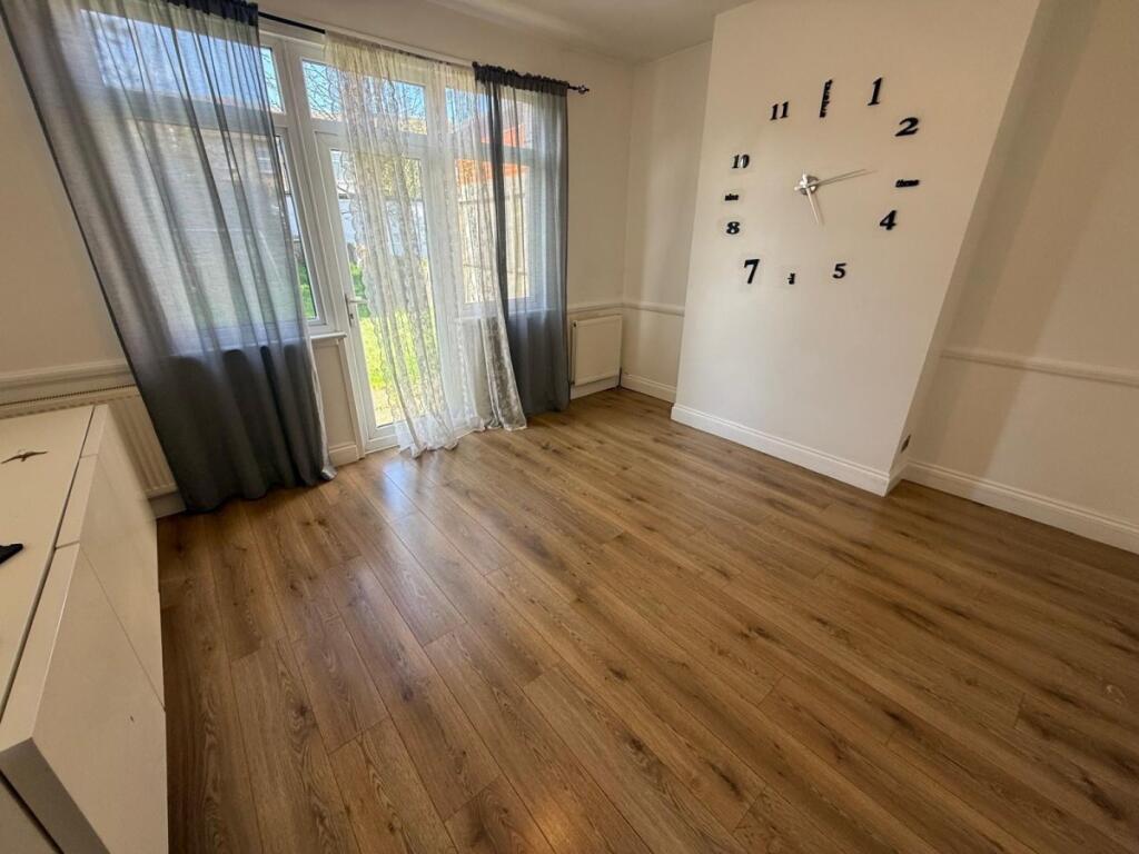 3 bed Detached for rent in Wood Green. From Peter Michael Estates 3 bed Detached for rent in Wood Green. From Peter Michael Estates