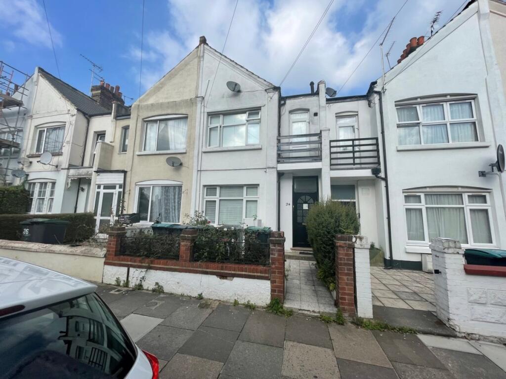 1 bed 1st Floor Flat for rent in Wood Green. From Peter Michael Estates