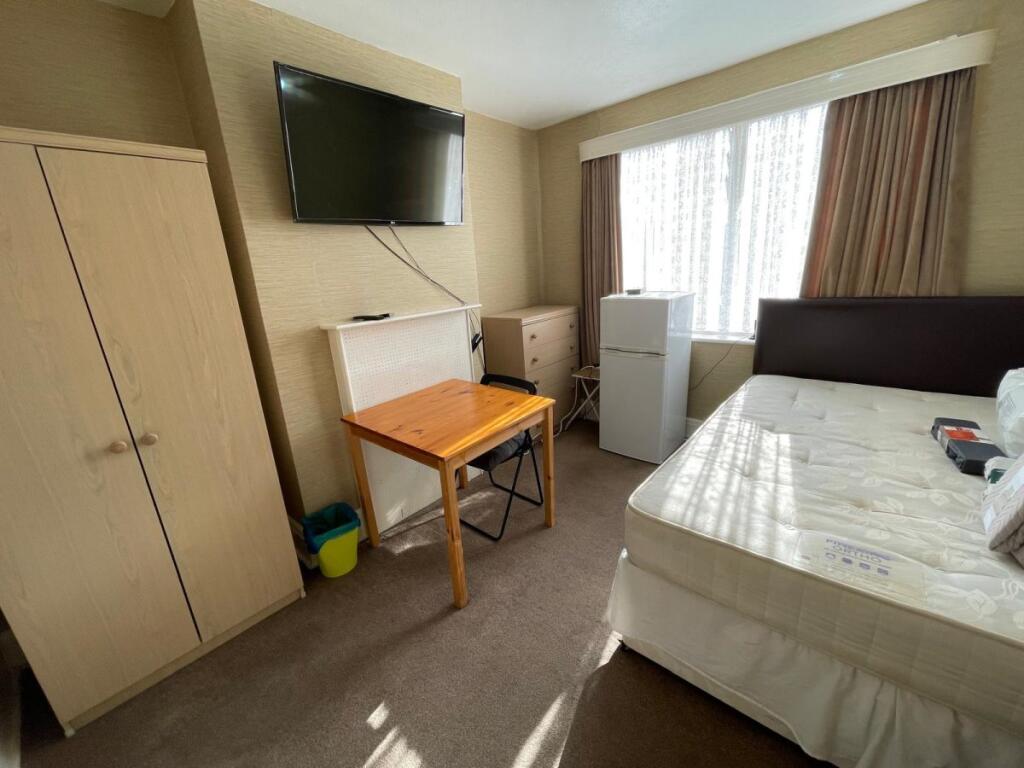 1 bed House Share for rent in Edmonton. From Peter Michael Estates