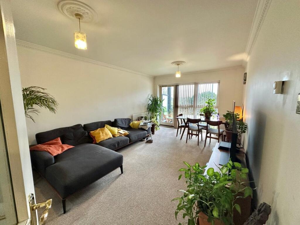 2 bed 1st Floor Flat for rent in Southgate. From Peter Michael Estates