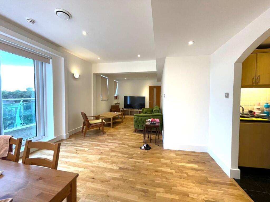 3 bed 1st Floor Flat for rent in Crews Hill. From Peter Michael Estates