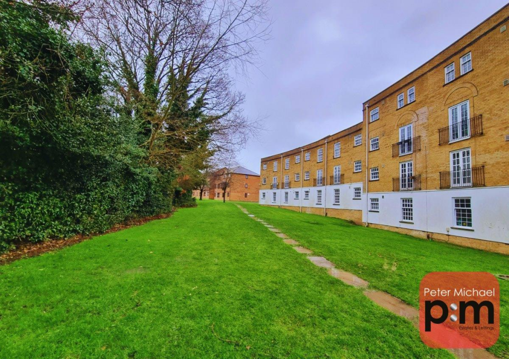 2 bed Apartment for rent in Southgate. From Peter Michael Estates 2 bed Apartment for rent in Southgate. From Peter Michael Estates