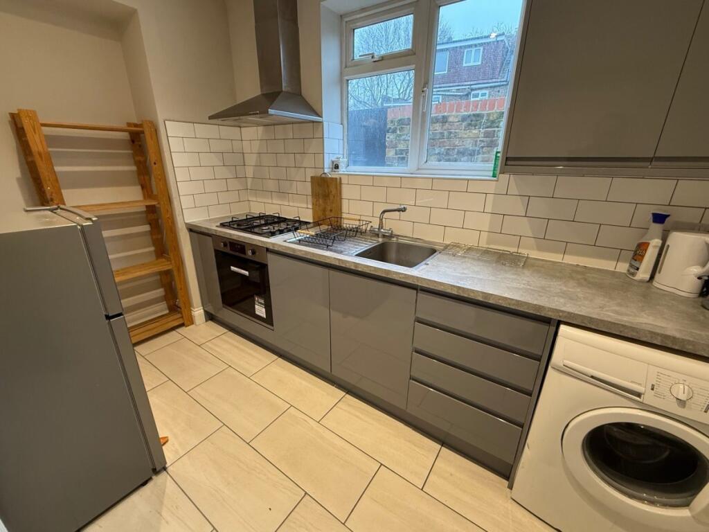1 bed 1st Floor Flat for rent in London. From Peter Michael Estates