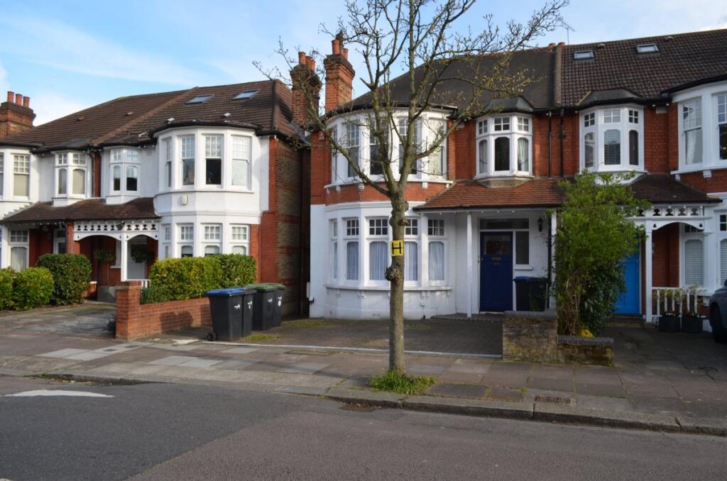 1 bed 1st Floor Flat for rent in Southgate. From Peter Michael Estates