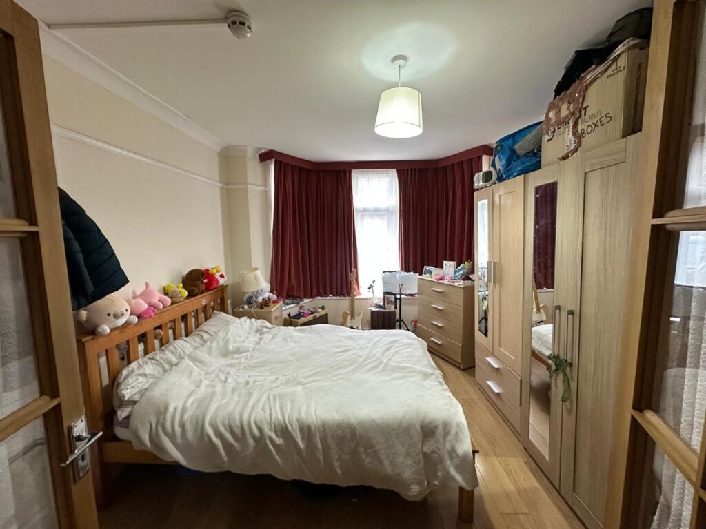 1 bed 1st Floor Flat for rent in Southgate. From Peter Michael Estates