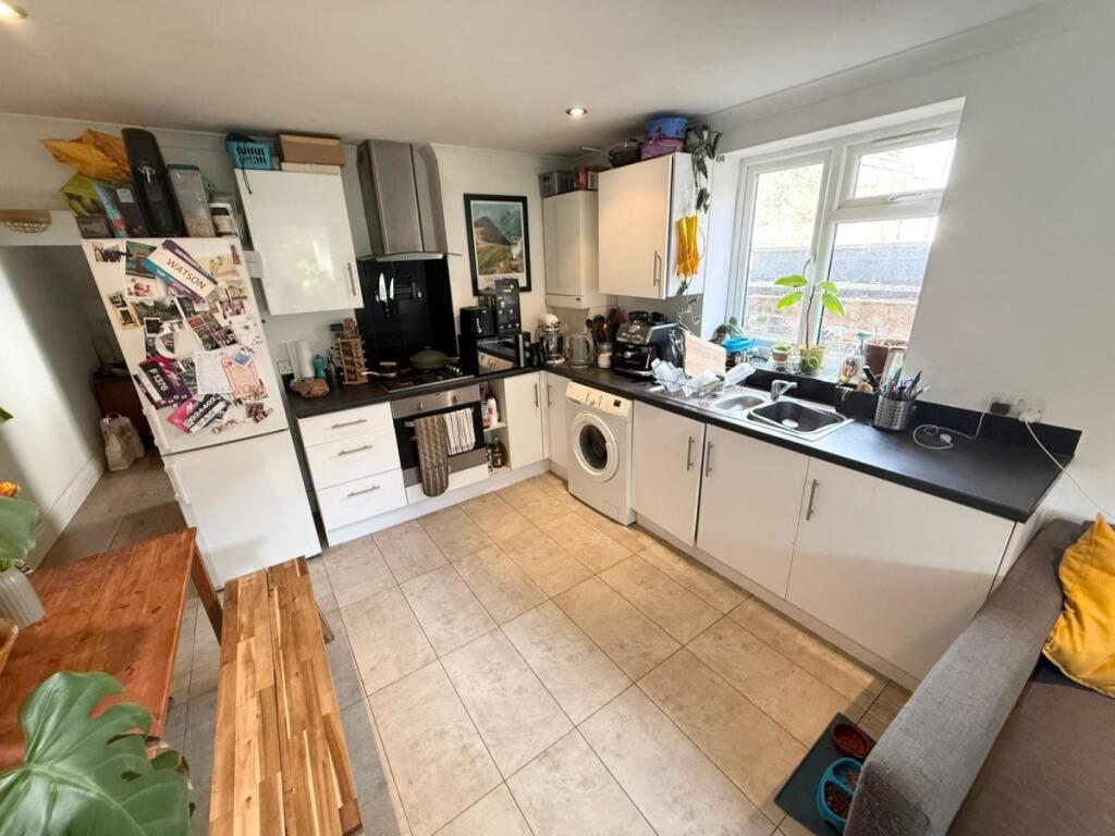 2 bed 1st Floor Flat for rent in Stoke Newington. From Peter Michael Estates