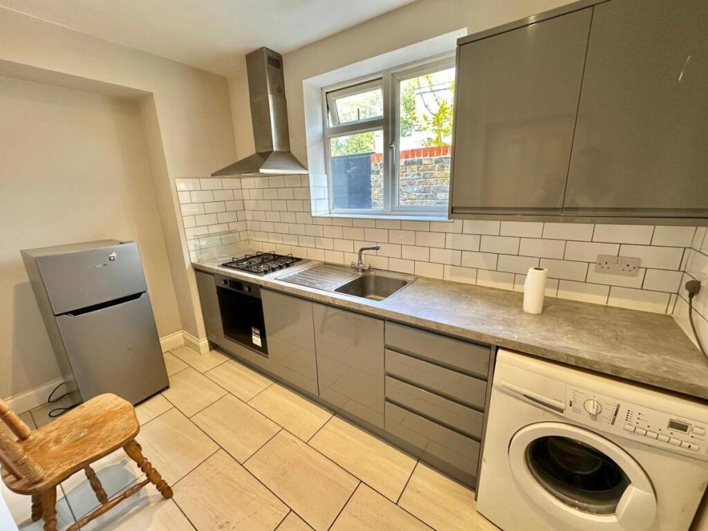 1 bed 1st Floor Flat for rent in Hornsey. From Peter Michael Estates