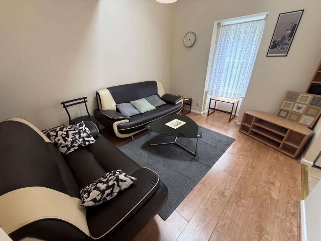 1 bed 1st Floor Flat for rent in Southgate. From Peter Michael Estates