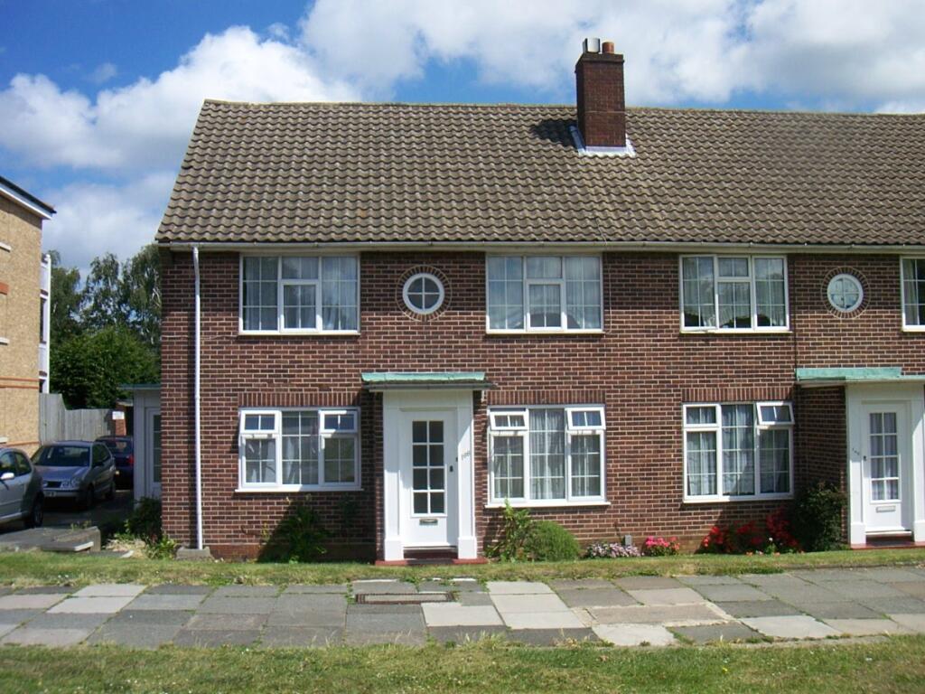 2 bed Annexe for rent in Southgate. From Peter Michael Estates