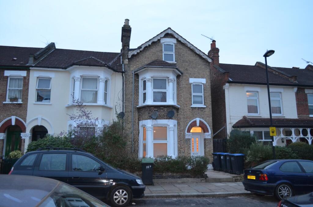 3 bed 1st Floor Flat for rent in Wood Green. From Peter Michael Estates 3 bed 1st Floor Flat for rent in Wood Green. From Peter Michael Estates