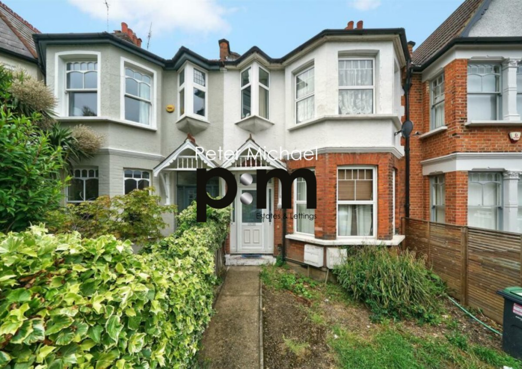3 bed Annexe for rent in Southgate. From Peter Michael Estates
