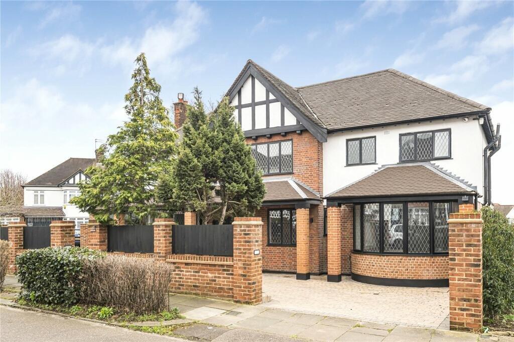5 bed Detached for rent in Southgate. From Peter Michael Estates 5 bed Detached for rent in Southgate. From Peter Michael Estates