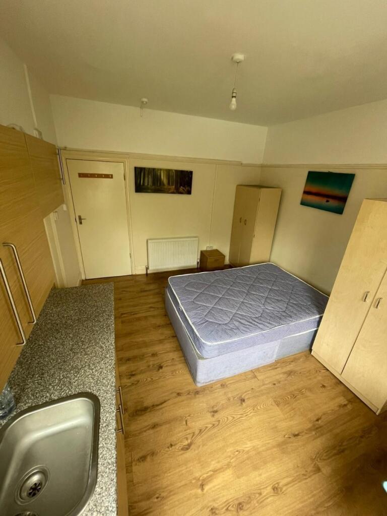 4 bed Studio for rent in Southgate. From Peter Michael Estates