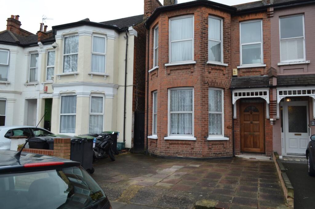 1 bed 1st Floor Flat for rent in Wood Green. From Peter Michael Estates