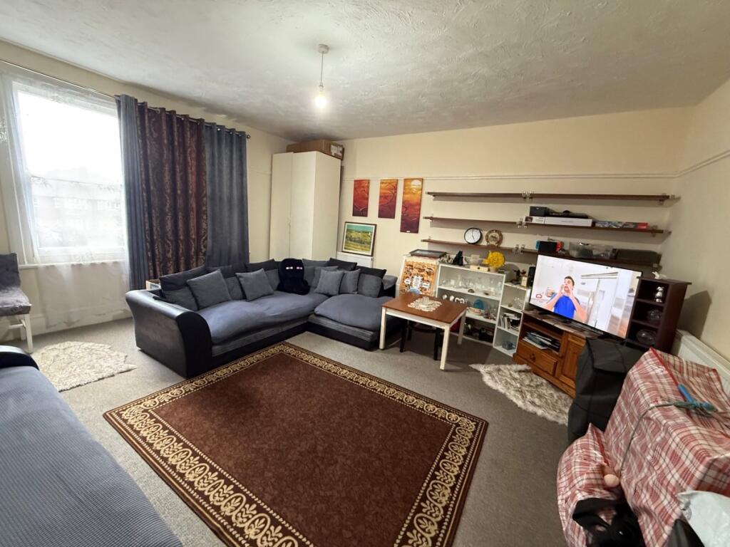 1 bed 1st Floor Flat for rent in Southgate. From Peter Michael Estates