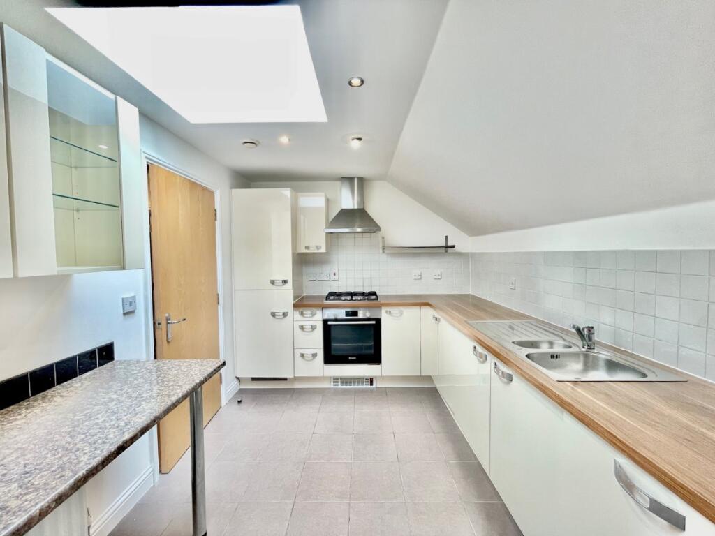 2 bed 1st Floor Flat for rent in Southgate. From Peter Michael Estates 2 bed 1st Floor Flat for rent in Southgate. From Peter Michael Estates