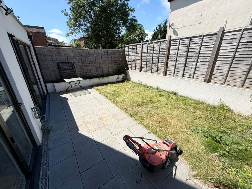 3 bed 1st Floor Flat for rent in Finchley. From Peter Michael Estates 3 bed 1st Floor Flat for rent in Finchley. From Peter Michael Estates