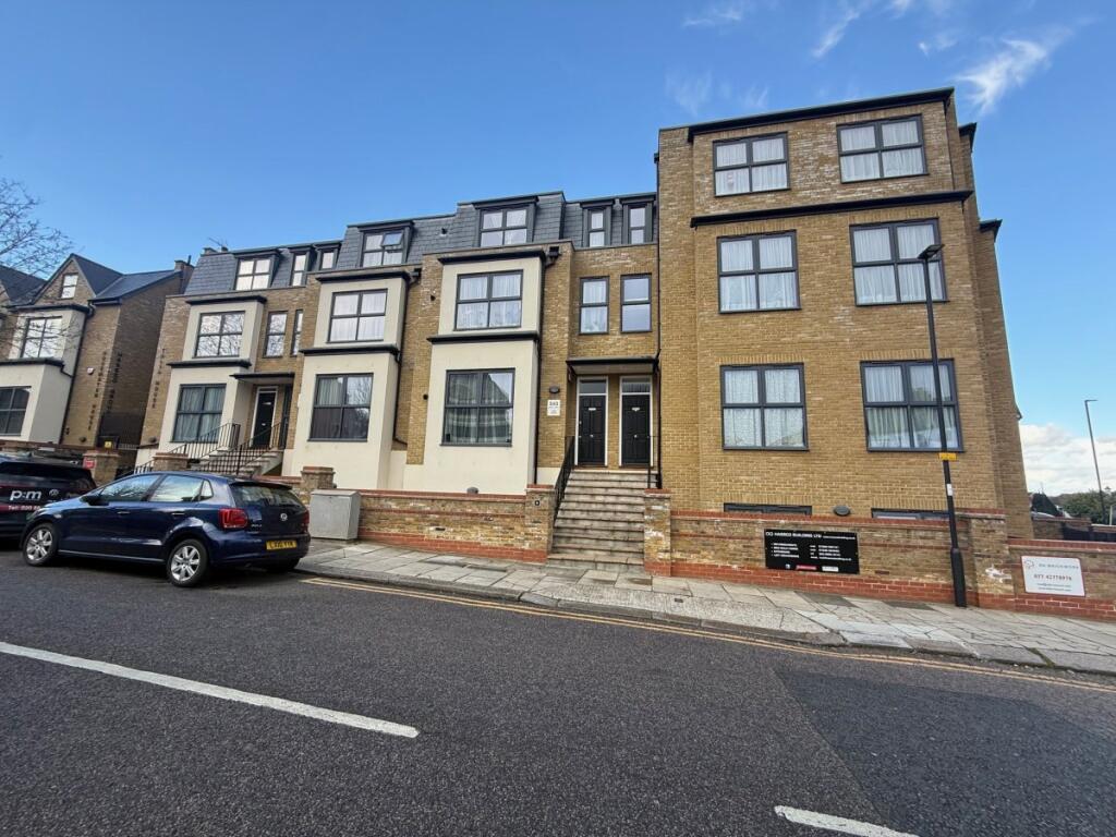 3 bed Annexe for rent in Southgate. From Peter Michael Estates