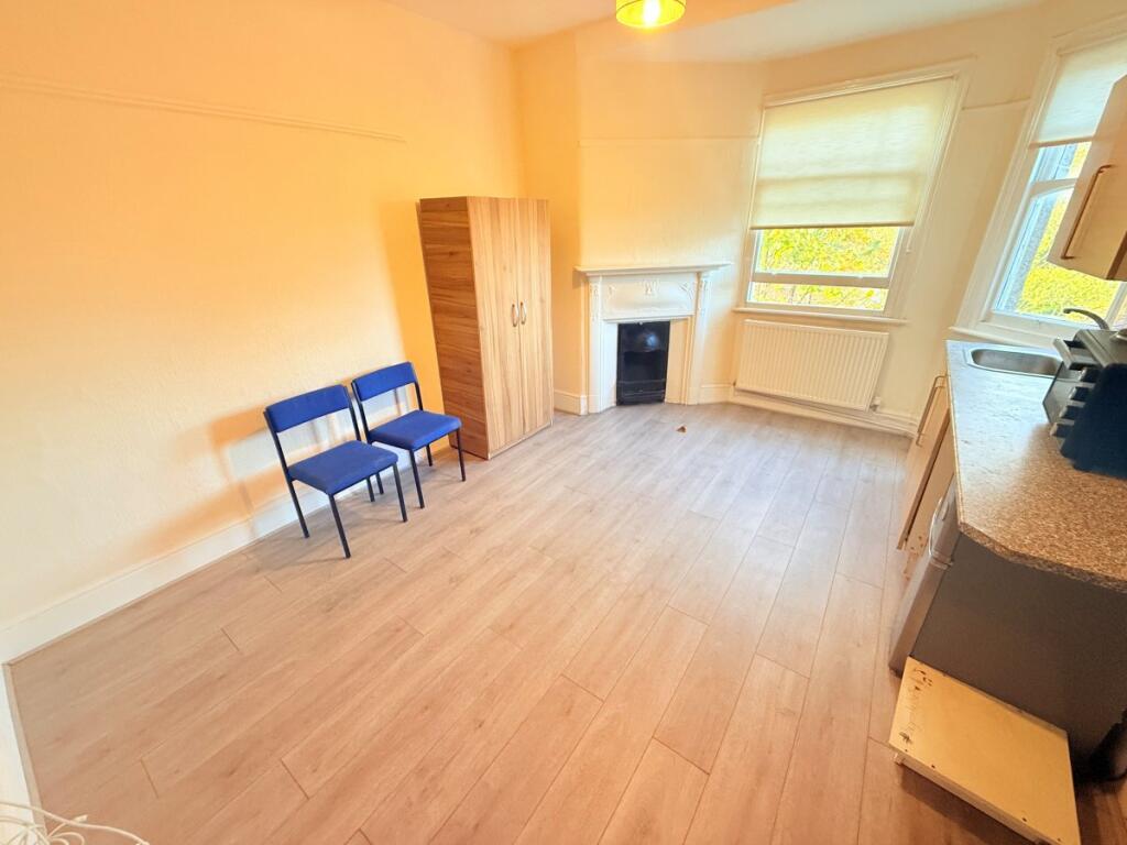 4 bed Studio for rent in Southgate. From Peter Michael Estates 4 bed Studio for rent in Southgate. From Peter Michael Estates