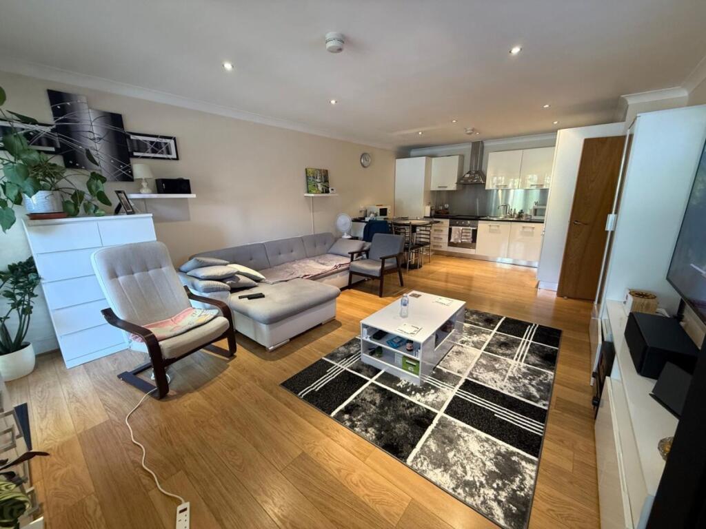 2 bed Apartment for rent in Crews Hill. From Peter Michael Estates