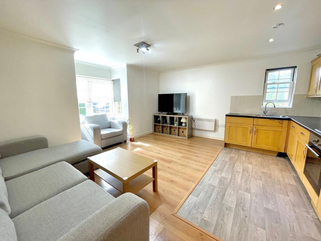 2 bed 1st Floor Flat for rent in Southgate. From Peter Michael Estates