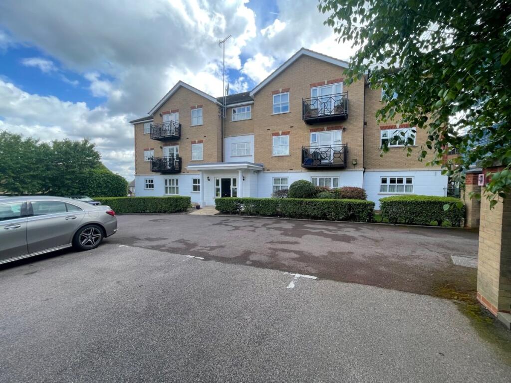 2 bed Apartment for rent in Southgate. From Peter Michael Estates
