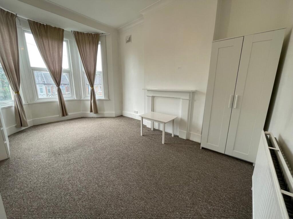 4 bed Apartment for rent in Wanstead. From Peter Michael Estates