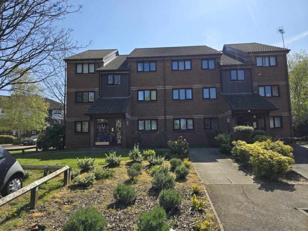 1 bed 1st Floor Flat for rent in Wood Green. From Peter Michael Estates