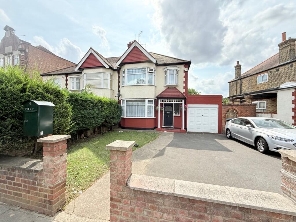 3 bed Detached for rent in Edmonton. From Peter Michael Estates