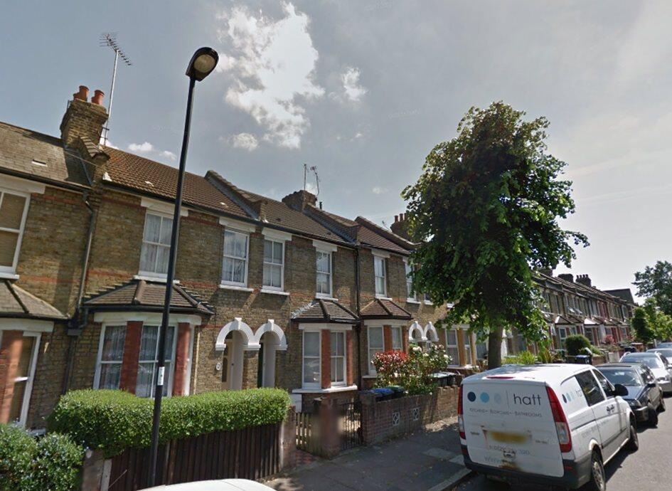 2 bed 1st Floor Flat for rent in Edmonton. From Peter Michael Estates 2 bed 1st Floor Flat for rent in Edmonton. From Peter Michael Estates