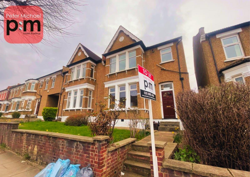 2 bed Apartment for rent in Wood Green. From Peter Michael Estates