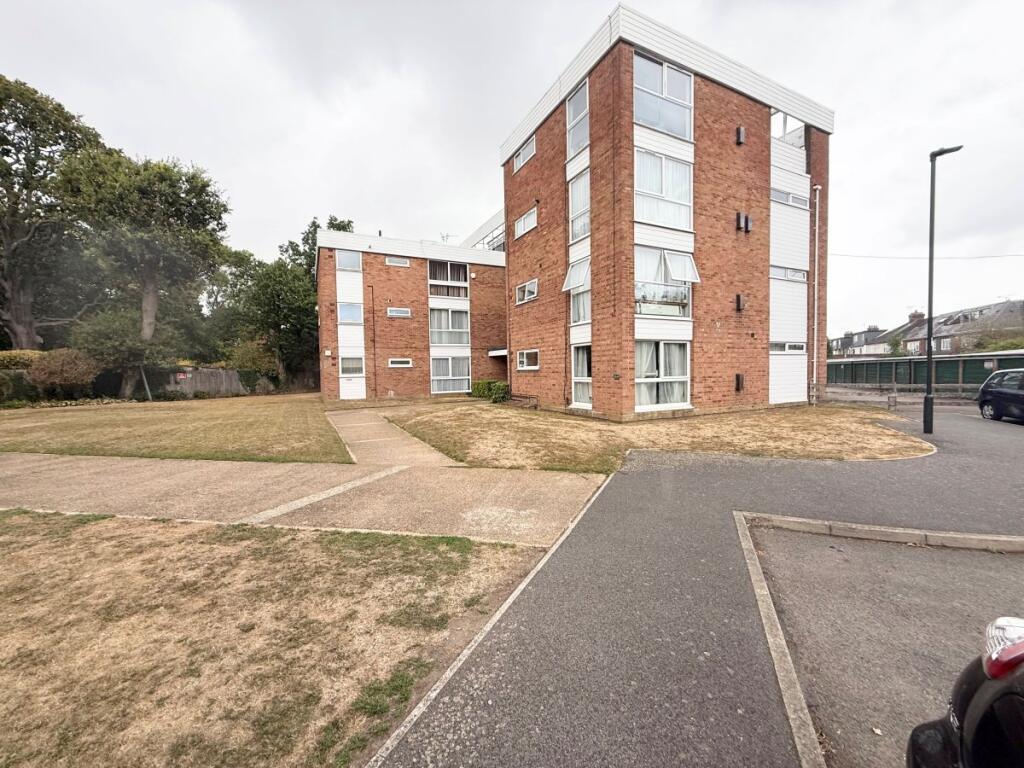 1 bed 1st Floor Flat for rent in Crews Hill. From Peter Michael Estates 1 bed 1st Floor Flat for rent in Crews Hill. From Peter Michael Estates