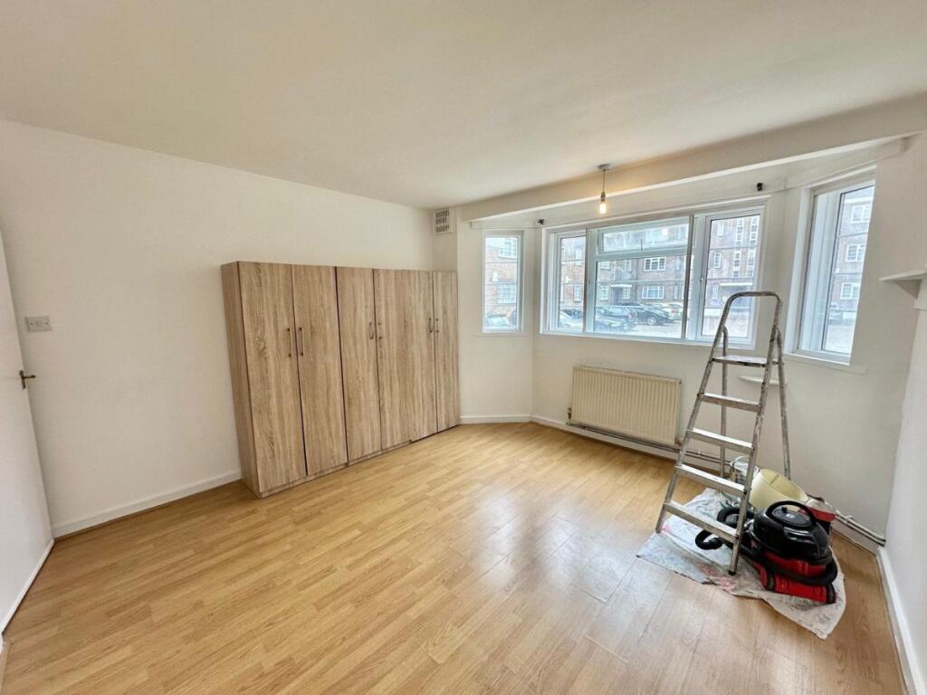 2 bed 1st Floor Flat for rent in Southgate. From Peter Michael Estates