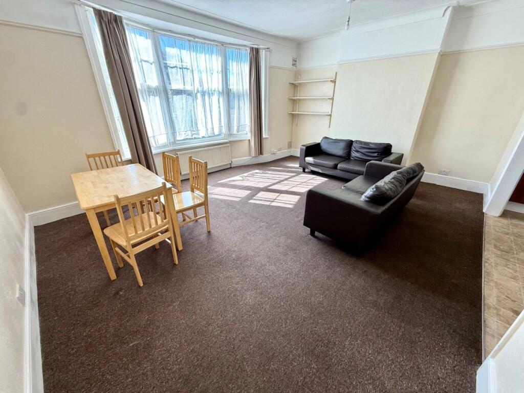 2 bed 1st Floor Flat for rent in Southgate. From Peter Michael Estates