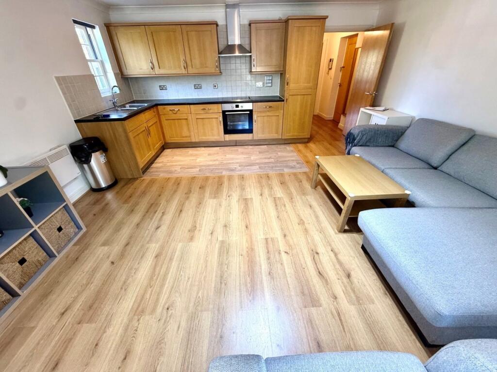 2 bed 1st Floor Flat for rent in Southgate. From Peter Michael Estates