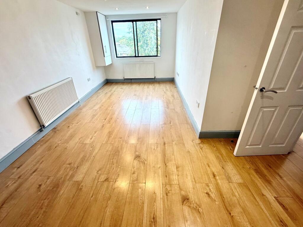 1 bed 1st Floor Flat for rent in Barnet. From Peter Michael Estates