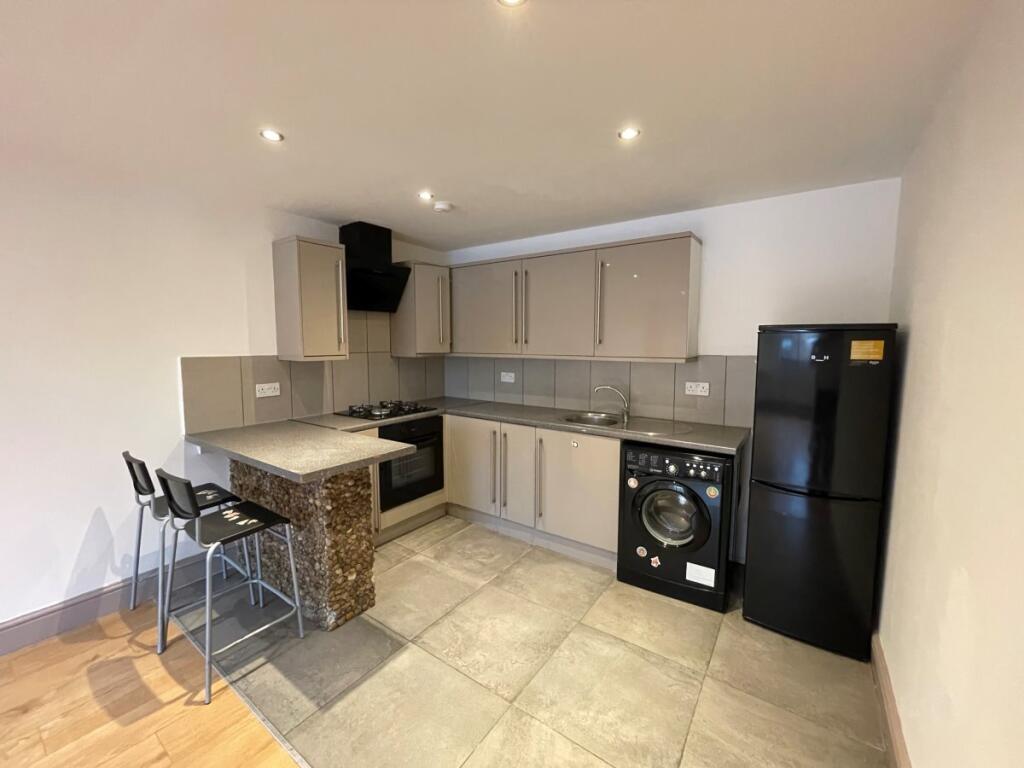 2 bed 1st Floor Flat for rent in Hadley Wood. From Peter Michael Estates
