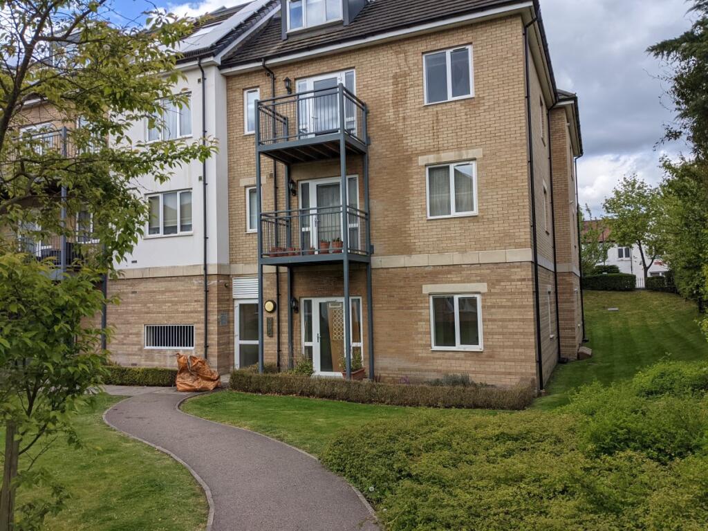 3 bed 1st Floor Flat for rent in Crews Hill. From Peter Michael Estates