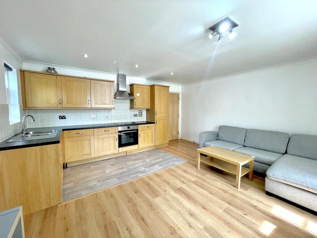 2 bed 1st Floor Flat for rent in Southgate. From Peter Michael Estates 2 bed 1st Floor Flat for rent in Southgate. From Peter Michael Estates