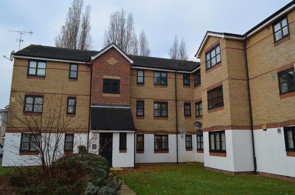 1 bed 1st Floor Flat for rent in Wood Green. From Peter Michael Estates