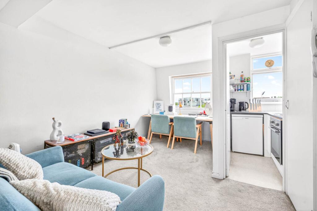 4 bed Apartment for rent in Islington. From PG Estates - Islington