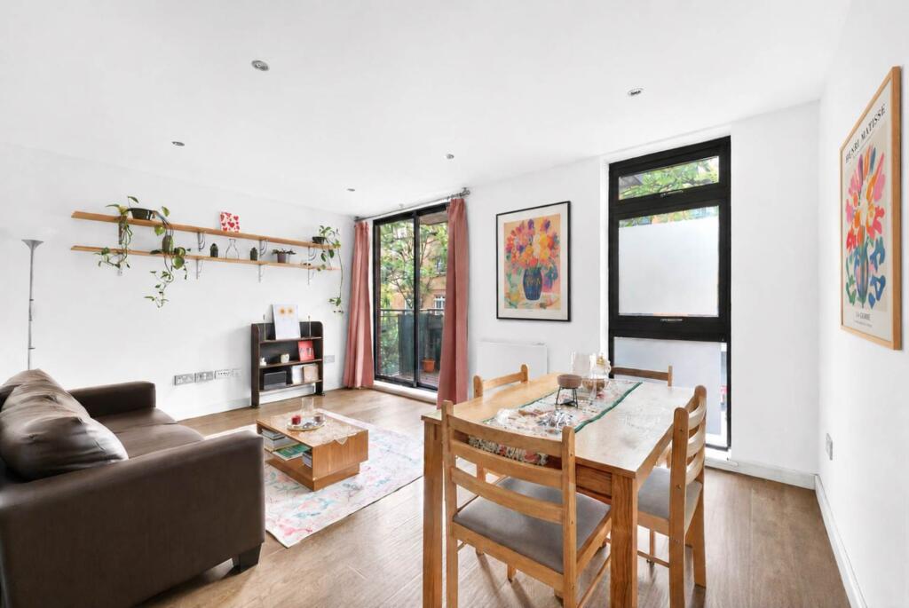 2 bed 1st Floor Flat for rent in Stepney. From PG Estates - Islington