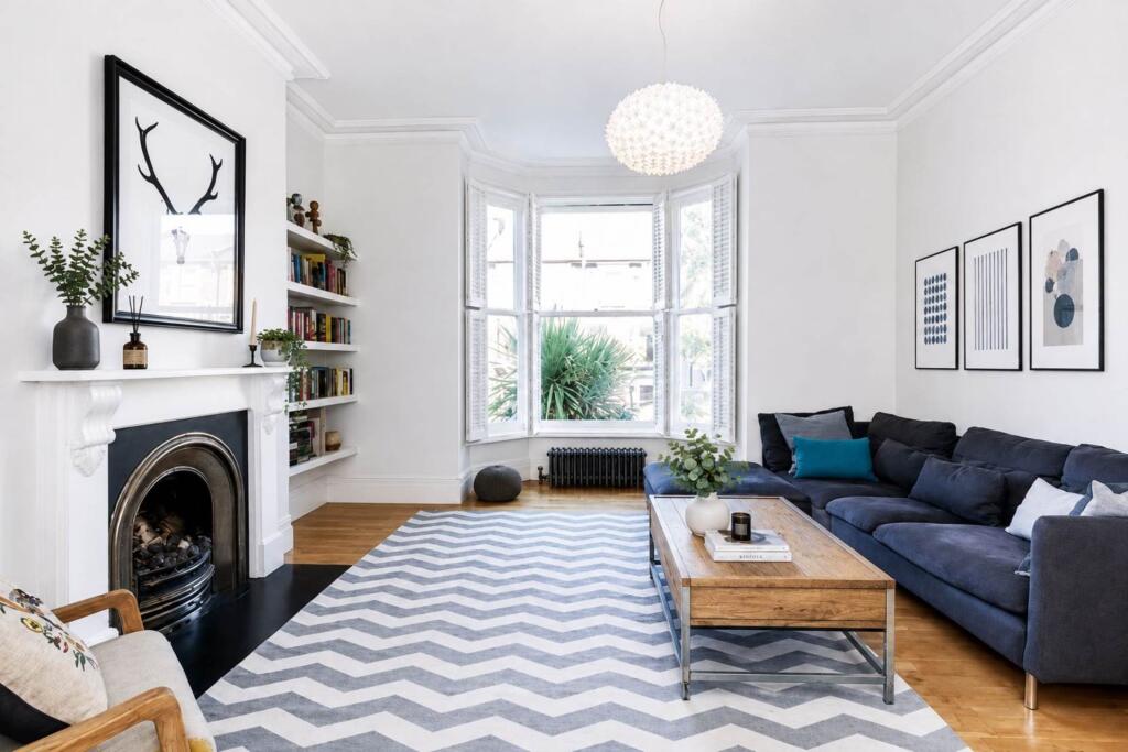 3 bed 1st Floor Flat for rent in Stoke Newington. From PG Estates - Islington