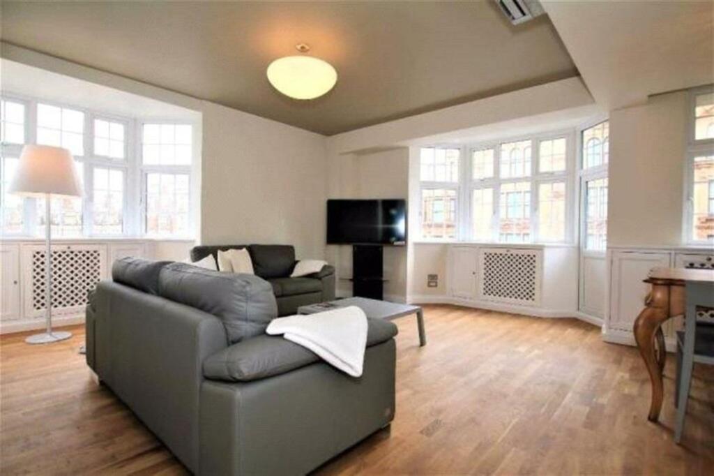 2 bed 1st Floor Flat for rent in London. From Plaza Estates